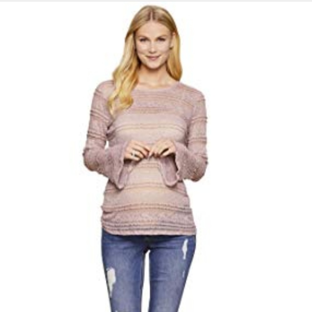 Jessica Simpson maternity shirt